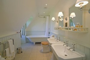 A bathroom in Barcaldine Castle