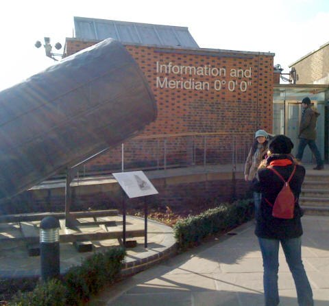 Greenwich zero degree sign HUK