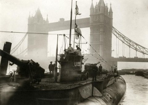 Uboat at Tower Bridge in 1919