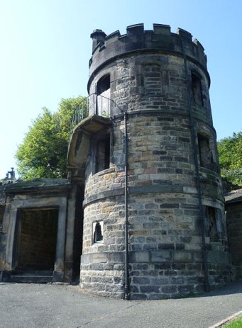 The New Carlton Graveyard Watch Tower, Edinburgh© Copyright Martyn Gorman and licensed for reuse under this Creative Commons Licence