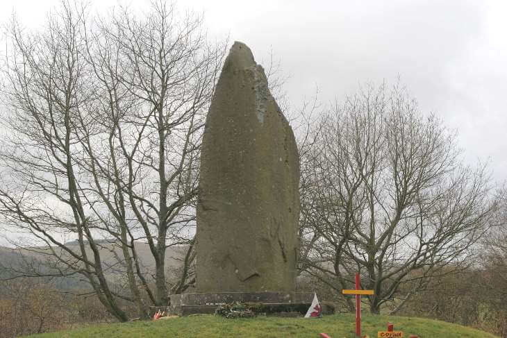 Monument to Gwenllian's father Llwelyn