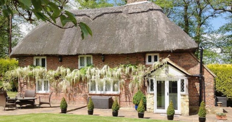 Holiday Cottages With Thatched Roofs Historic Uk