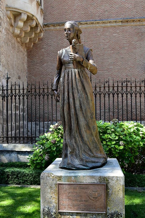 Statue of Catherine of Aragon, as she would have looked as an Infanta of Spain, at Alcalá de Henares. Richard Morte. Licensed under the Creative Commons Attribution 2.0 Generic license.