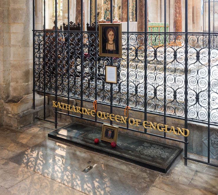 Katherine of Aragon’s grave at Peterborough Cathedral (formerly Peterborough Abbey). Photo by DAVID ILIFF. License: CC BY-SA 3.0
