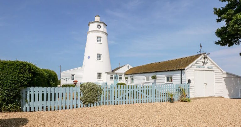 Holiday Cottages by the Sea - Historic UK