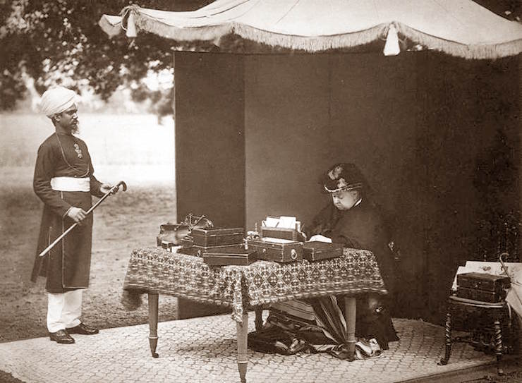 Queen Victoria and her Indian servant Sheikh Chidda, 1893. WC.