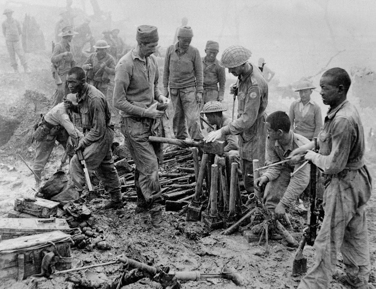 Indian and Gurkha soldiers inspect captured Japanese ordnance during the Imphal-Kohima battle, 1944. WC. PD.