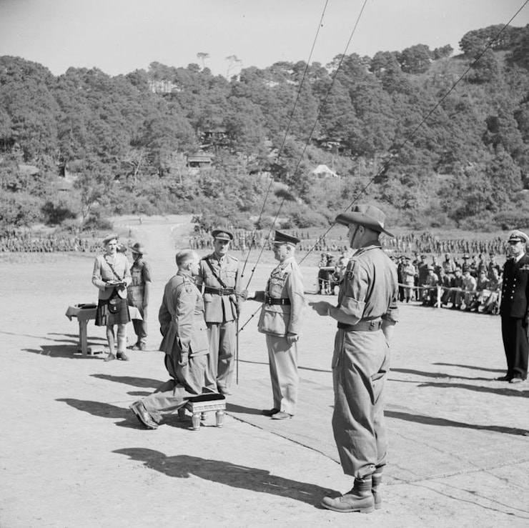 Lieutenant General Sir William Slim being knighted by the Viceroy of India, Field Marshal the Viscount Wavell, near Imphal, December 1944. WC. PD.