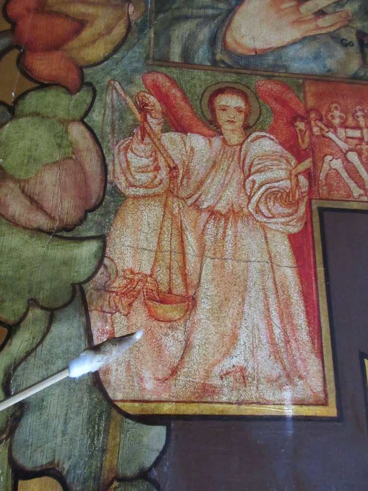 Edinburgh Mortuary Chapel south wall detail - old soiling, aged varnish remains under 1890s coatings. Author's own.