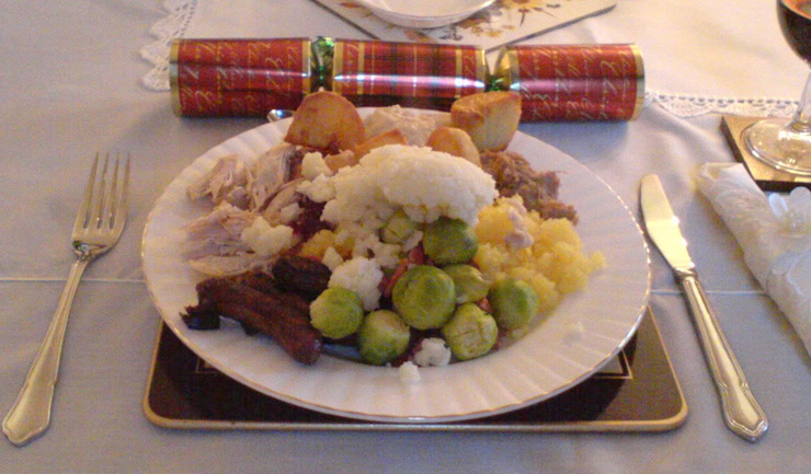 Christmas dinner. Author Qualit-E. Public Domain. WC.