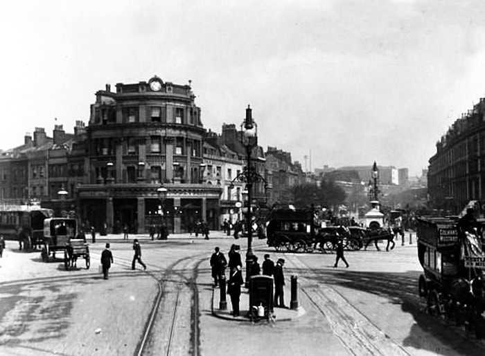 Elephant and Castle, London, early 20th century. WC PD.
