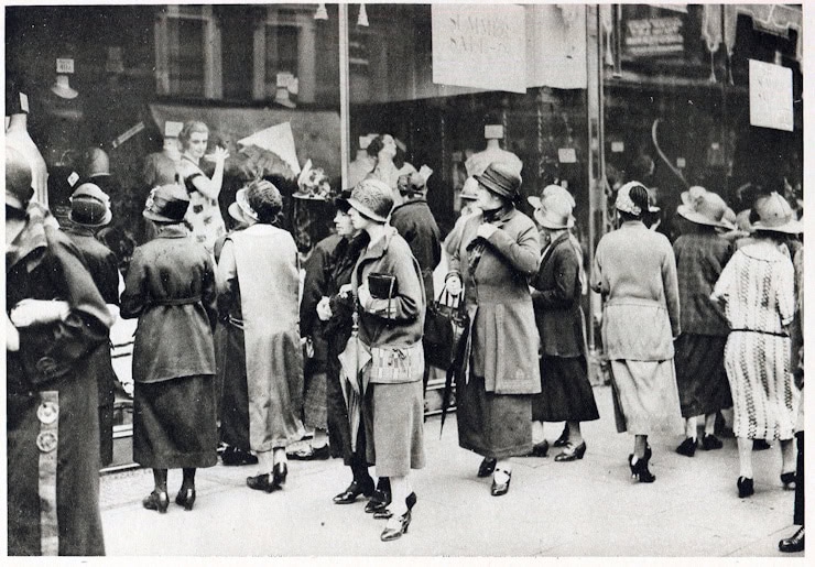 Kensington High Street, 1927.  CC0 1.0 Universal Public Domain Dedication. WC.