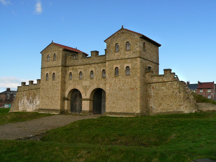 The reconstructed gateway of Roman Arbeia (Chris McKenna under Creative Commons License 4.0)