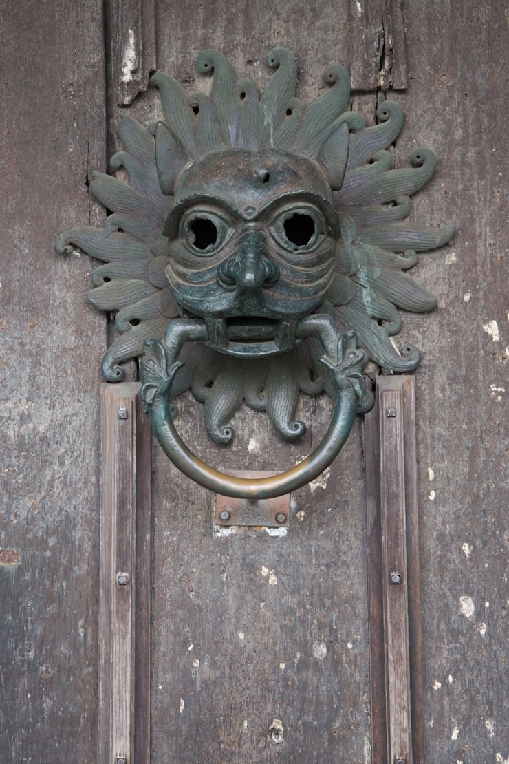 Sanctuary knocker, Durham Cathedral. CC BY-SA 4.0. Author: Tom Parnell